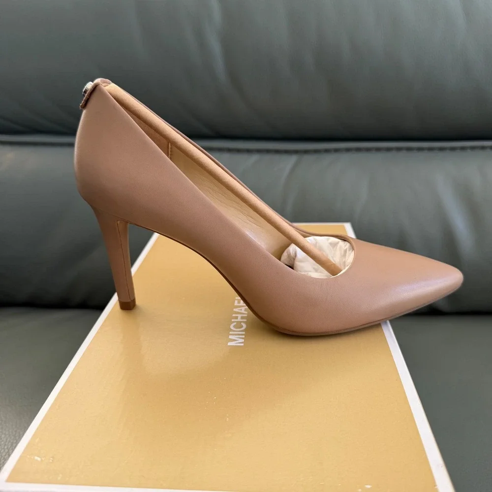 Michael Kors Dorothy Flex Pump Leather Dark Khaki Pointed Toe Heels US 5.5M